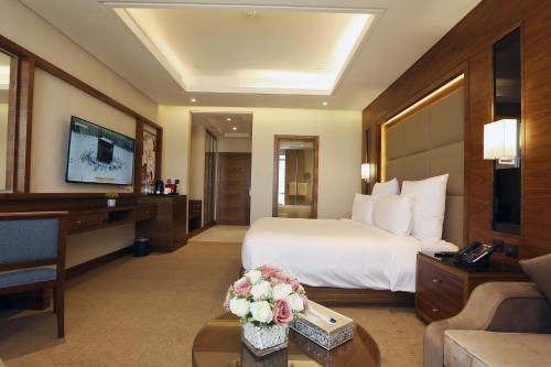 Guestroom, Weekend Hotel Sari in Al Salamah