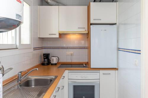 Beachfront sea view in cozy 1BR with pool and garage 5