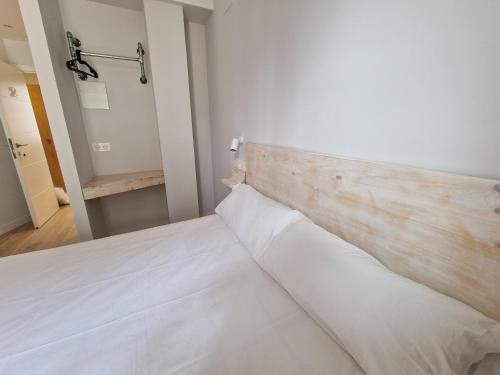 Double Room image 5