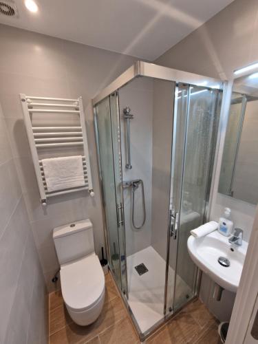Double Room image 3