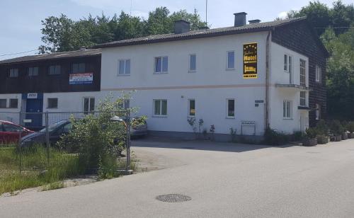  JOHN’S MOTEL APPARTEMENTHAUS, Pension in Attnang-Puchheim bei Stadl-Paura