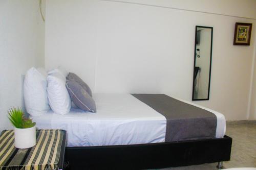 Standard Double Room image 9