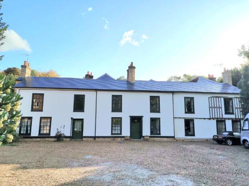 Old Manor House - Accommodation - Shepperton