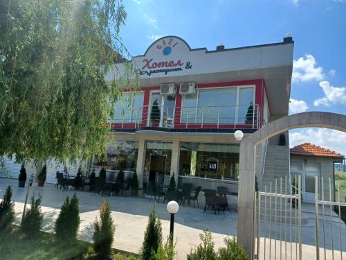 Viesnīcas āriene, Gazi in Palamartsa