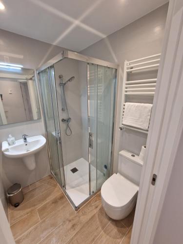 Standard Double Room image 5