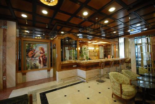 Balasca Hotel - image 2