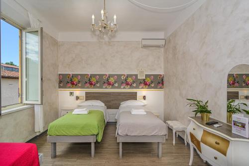 Triple Room image 2