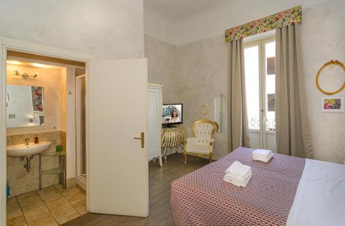 Double or Twin Room image 6
