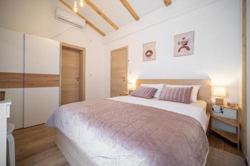 Villa Nesa - beautiful guest house at continental Croatia with Outdoor swimming pool, Sauna and 3 Be in Plaski