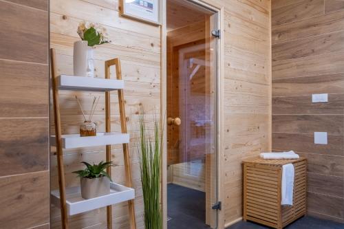 Sauna, Villa Nesa - beautiful guest house at continental Croatia with Outdoor swimming pool, Sauna and 3 Be in Plaski