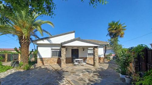 Chalet independiente con amplio jardín y barbacoa AT - CC-00678 - Anchuras