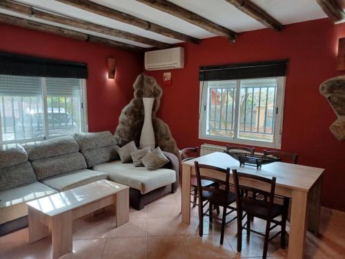 Chalet independiente con amplio jardín y barbacoa AT - CC-00678 (Chalet independiente con amplio jardin y barbacoa AT - CC-00678) in Helechosa de los Montes