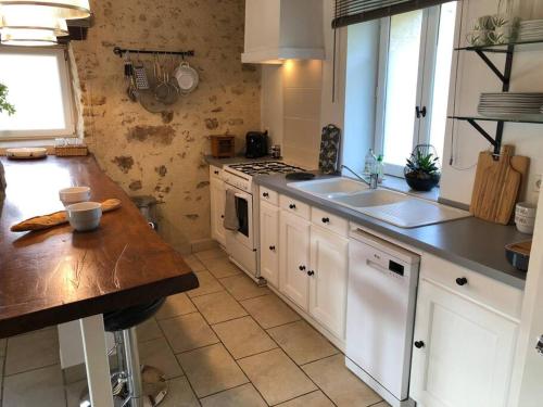 Gîte du Rossignol à 5 minutes du Château de la Citardière et à 14 minutes du Château de Bourneau (Gite du Rossignol a 5 minutes du Chateau de la Citardiere et a 14 minutes du Chateau de Bourneau) in Saint-Hilaire-des-Loges