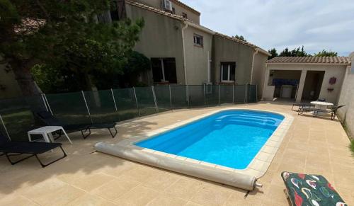 Villa climatisée 170m2 11 couchages piscine grand terrain gîte à louer Raissac-d'Aude