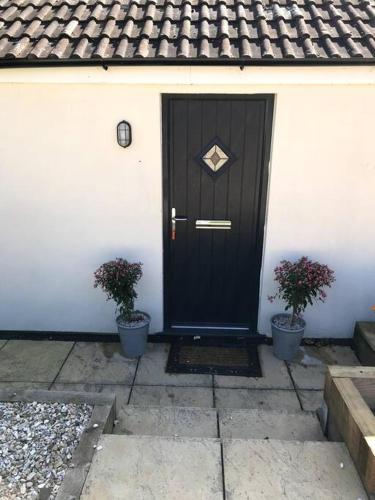 Intrare, Lovely two bedroom bungalow with hot tub in Castelul Cary