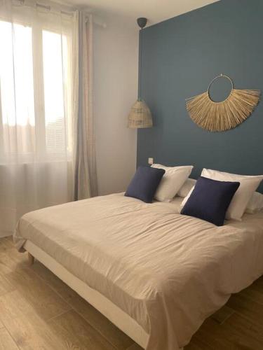 Cassis centre, superbe appartement neuf, 50m port.