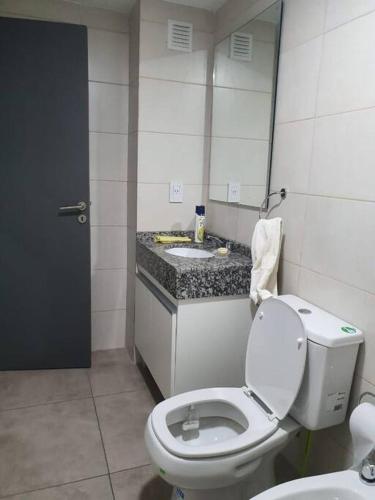 Bathroom, Departamento en Rosario. in España Y Hospitales