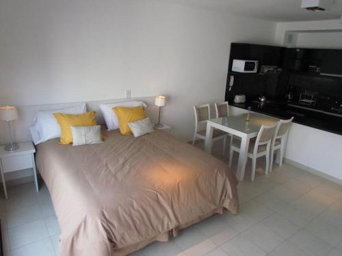 One-Bedroom Apartment image 5