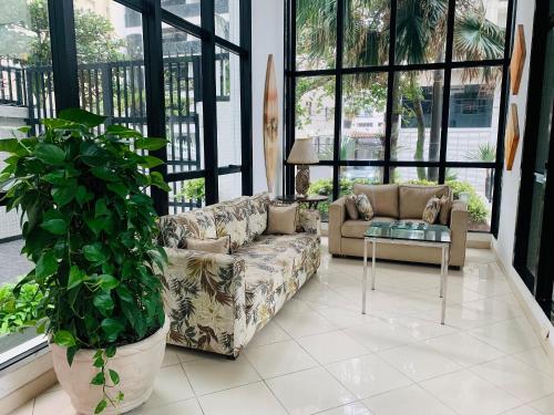 Lobby, Amplo apt. no Guaruja, a 50m da Praia, com 2 vaga in Barra Funda