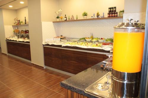 อาหารและเครื่องดื่ม, Hotel Osaka Airport in บากึร์กอย