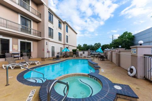 Comfort Suites Houston West At Clay Road - image 43