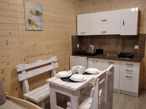 Bếp, Domki i apartamenty nad jeziorem solińskim z basenem I widokiem na góry (Domki i apartamenty nad jeziorem solinskim z basenem I widokiem na gory) in Wolkowyja