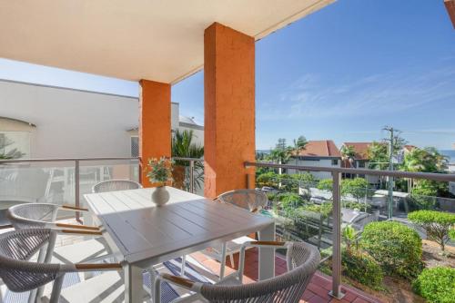 Homely 2 BR Apt at Coolum Beach w Pool