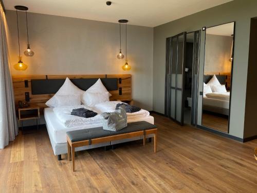 Book the King Room with Roll-In Shower - Disability Access King Room with Roll-In Shower - Disability Access