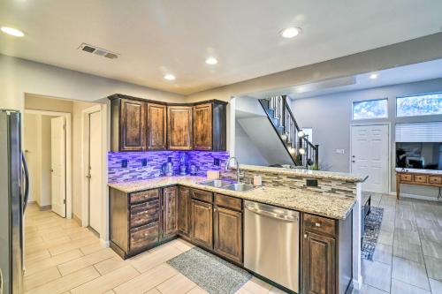 Contemporary Vegas Townhome with Community Pool, Las Vegas (foto 10)