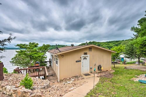 B&B Edwards - Lakefront Ozark Cottage Deck with Covered Dock! - Bed and Breakfast Edwards