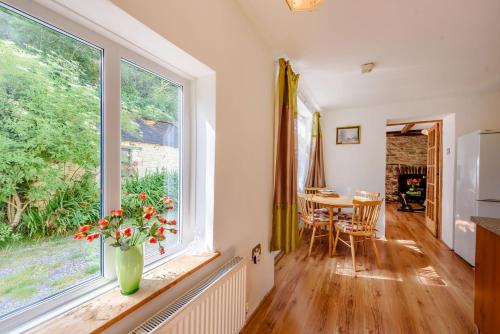 1 Penrhynbach - image 4