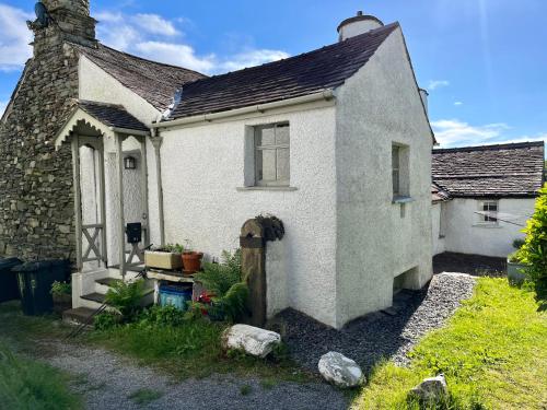 Quirky Cottage, Cosy Grade II listed 2 bed apartment Troutbeck Bridge - Windermere