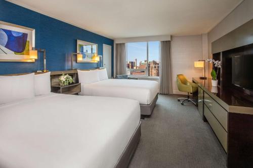 2 queen beds