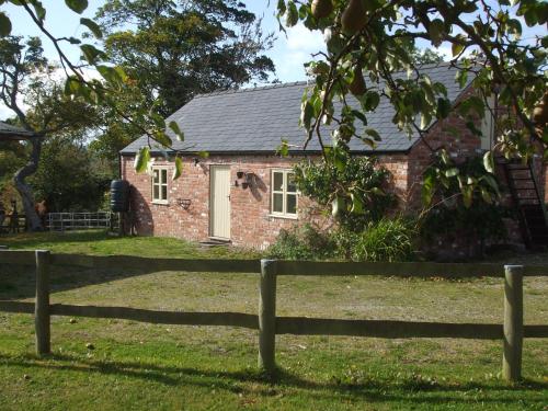 Little Pentre Barn with pool June - August