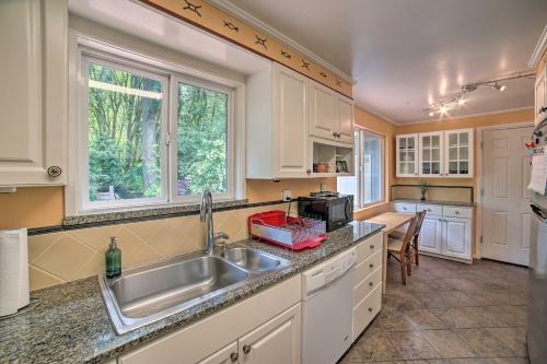 Quiet Retreat with Patio and Deck Walk to Park! - image 10