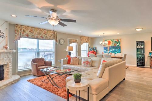 Waterfront Home with Dock on Lake Lyndon B Johnson! in ฮอร์สชู เบย์ (เท็กซัส)