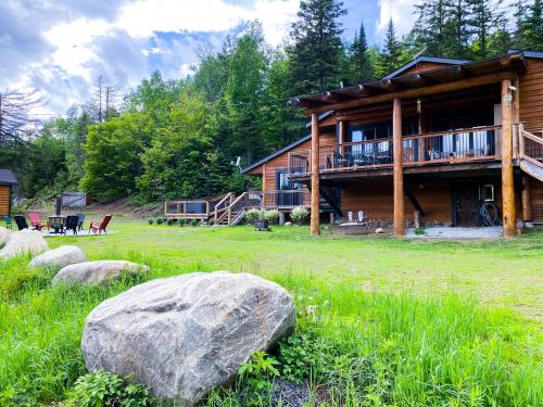 Artemis Log Cabin with Spa & Mountain View