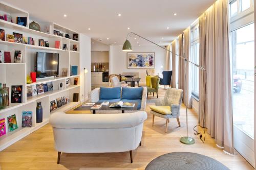 Bar/Lounge, Citadines Sainte-Catherine Brussels near Belgian Comic Strip Center