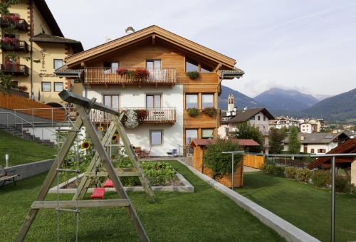 2 bedrooms, 4 beds