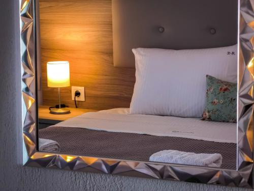 1 queen bed, 1 twin bed, 1 sofa bed