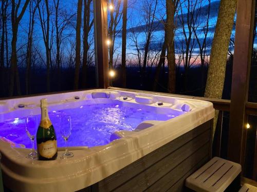 MTN Cabin Sleeps 10 - 5 Mins To Fishing & Camping, Ellijay