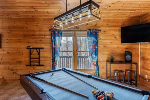 MTN Cabin Sleeps 10 - 5 Mins To Fishing & Camping thumb 4