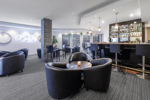 Bar/lounge, Quality Hotel Melbourne Airport in Melbourne Tullamarine Airport