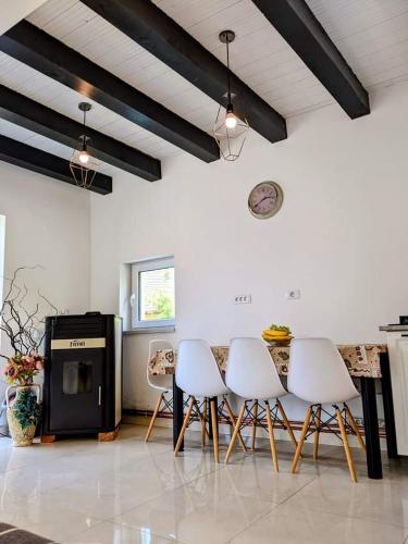 Hill House Valiug Crivaia