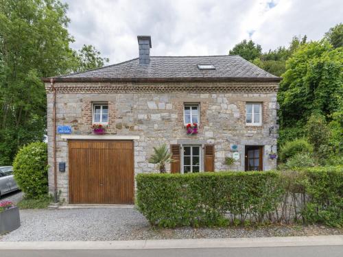  Charming Cottage in Anseremme with Fenced Garden, Ferienwohnung in Dinant