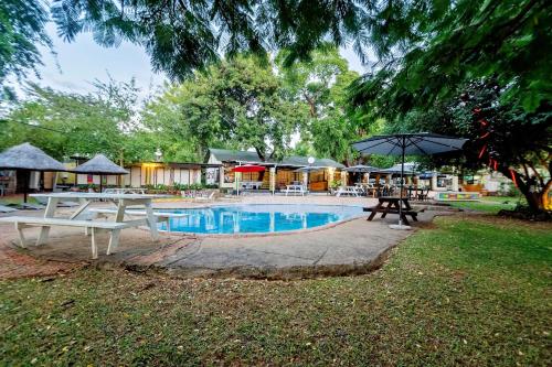 Išorė, Shoestrings Backpackers  in Victoria Falls