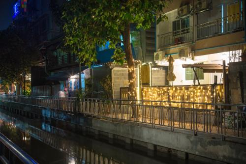 Canal View Lo-ha guest house, Contactless Check-in Bangkok