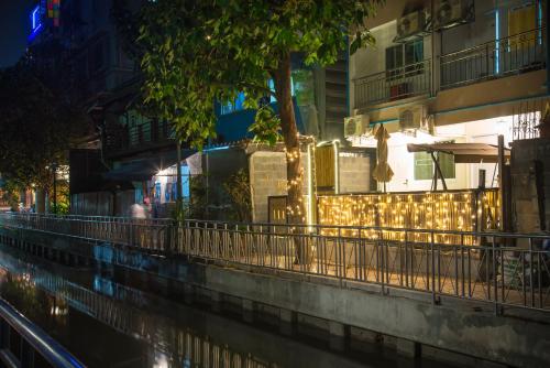 Canal View Lo-ha guest house, Contactless Check-in, Bangkok