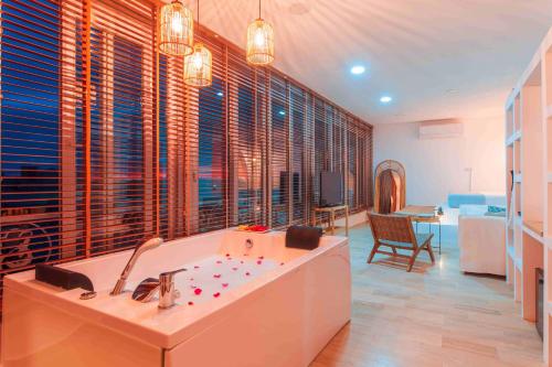 Ванна кімната, MARE MARIN BOUTIQUE HOTEL in Turgutreis