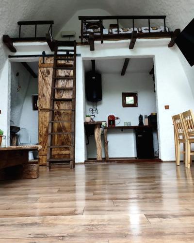 Căsuțele de sub Șipote (Casutele de sub Sipote) in Porumbacu De Sus